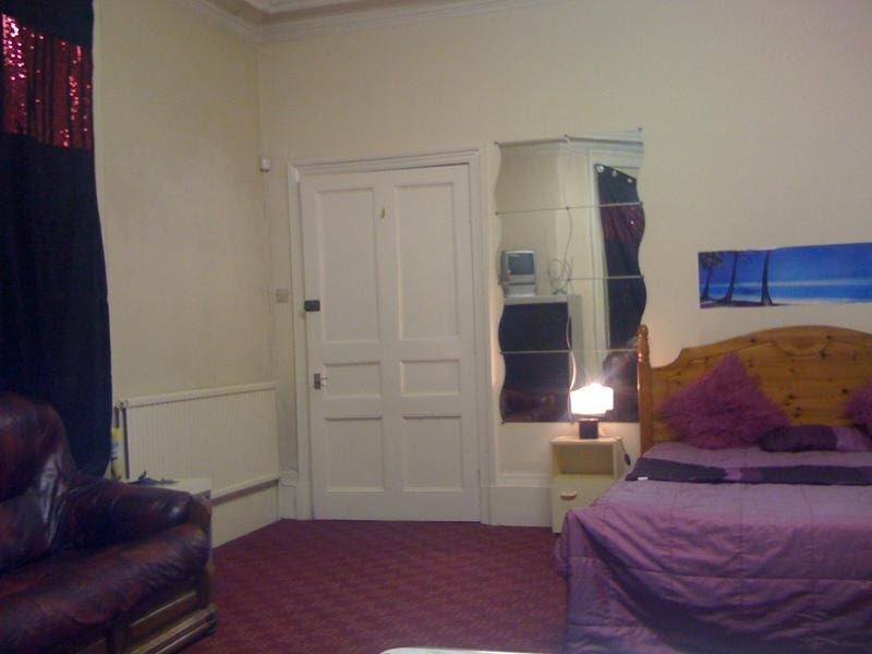 Room Park Hill Street in Bolton
