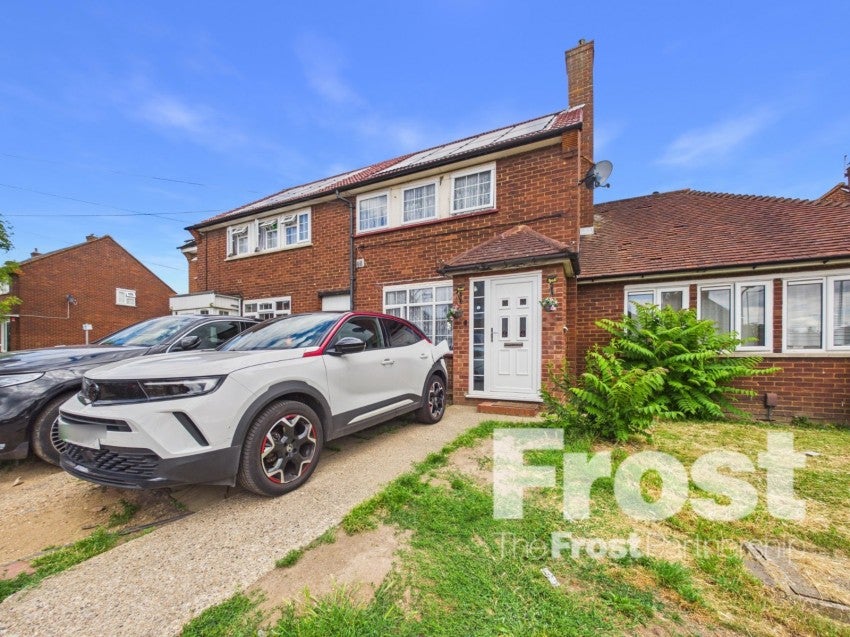 House Warren Close in Slough