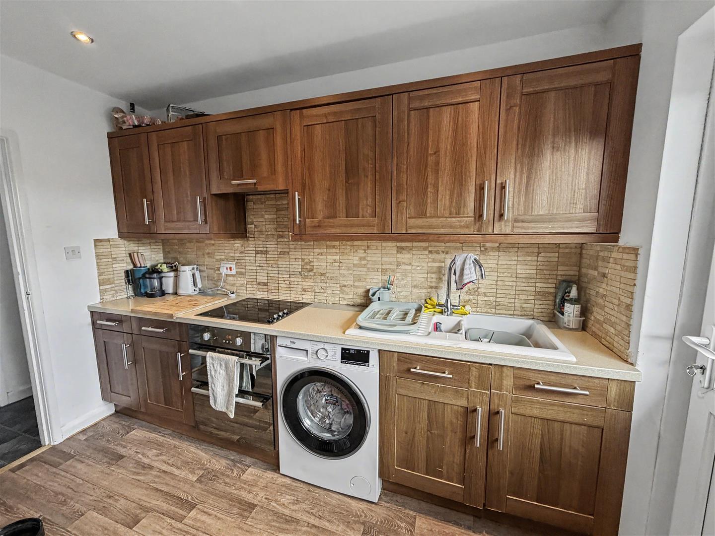 House Whitehayes Close in Burton