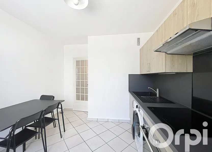 Flat Rue du 8 Mai 1945 in Villeurbanne