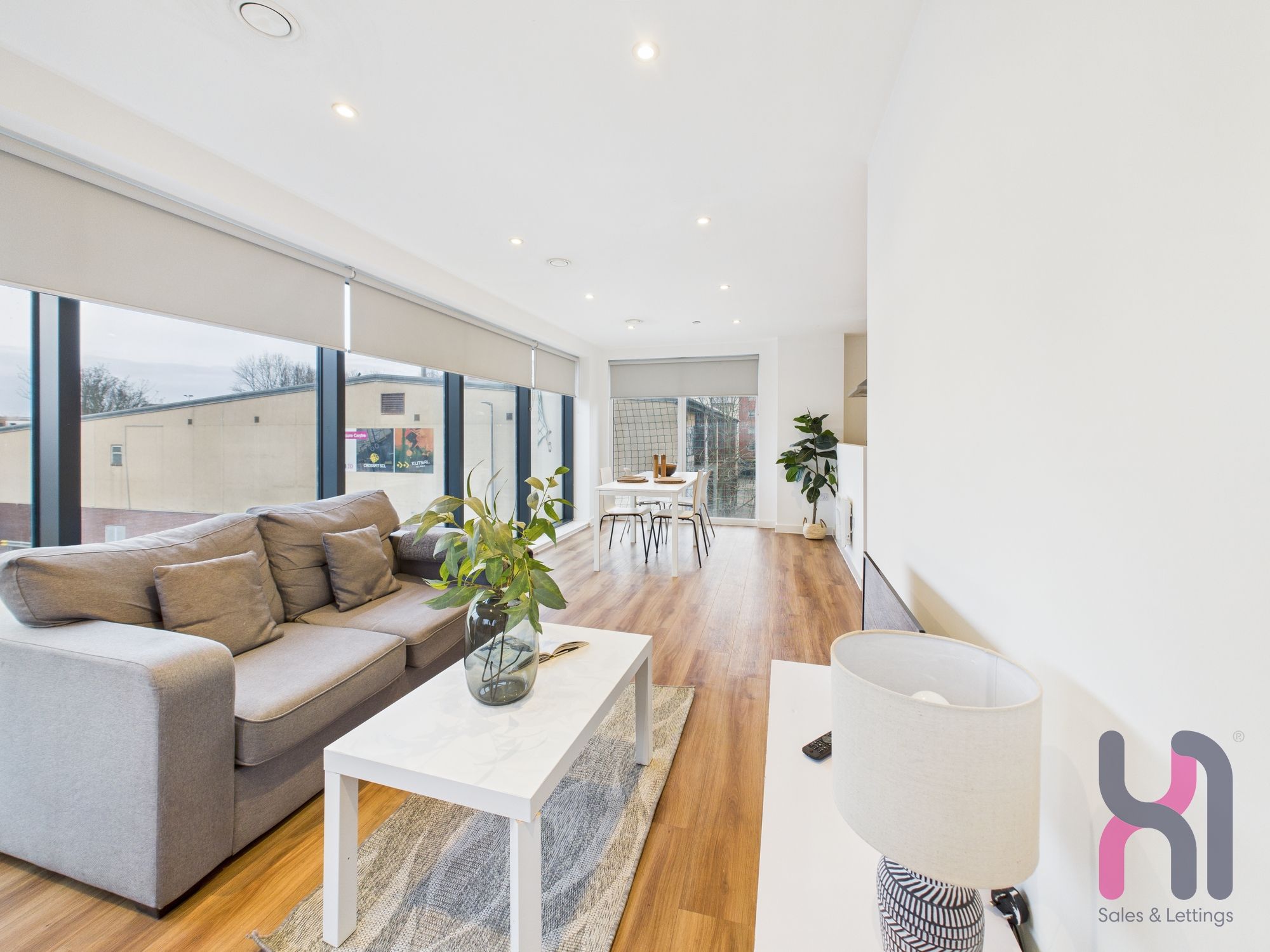 Flat Elmira Way in Salford