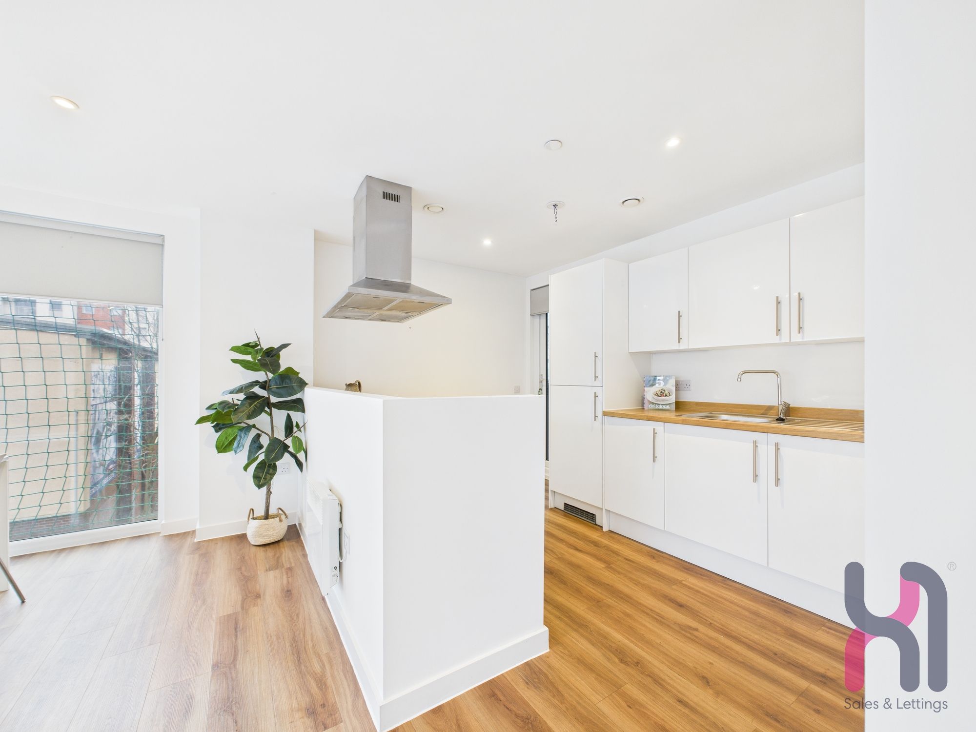 Flat Elmira Way in Salford