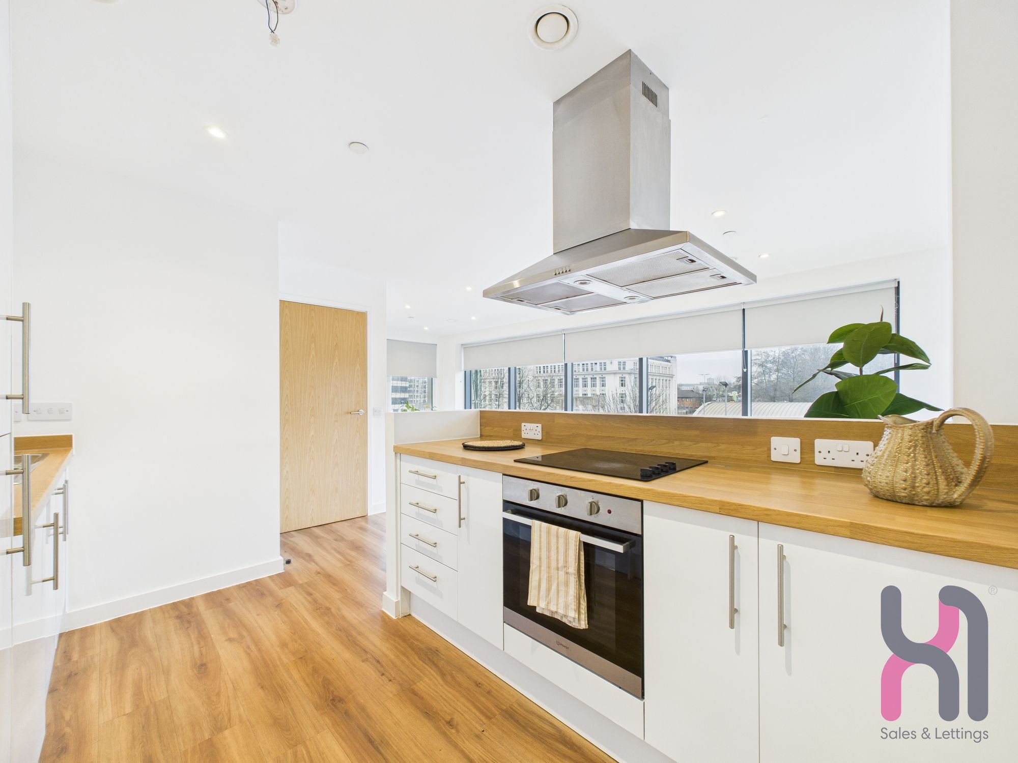 Flat Elmira Way in Salford