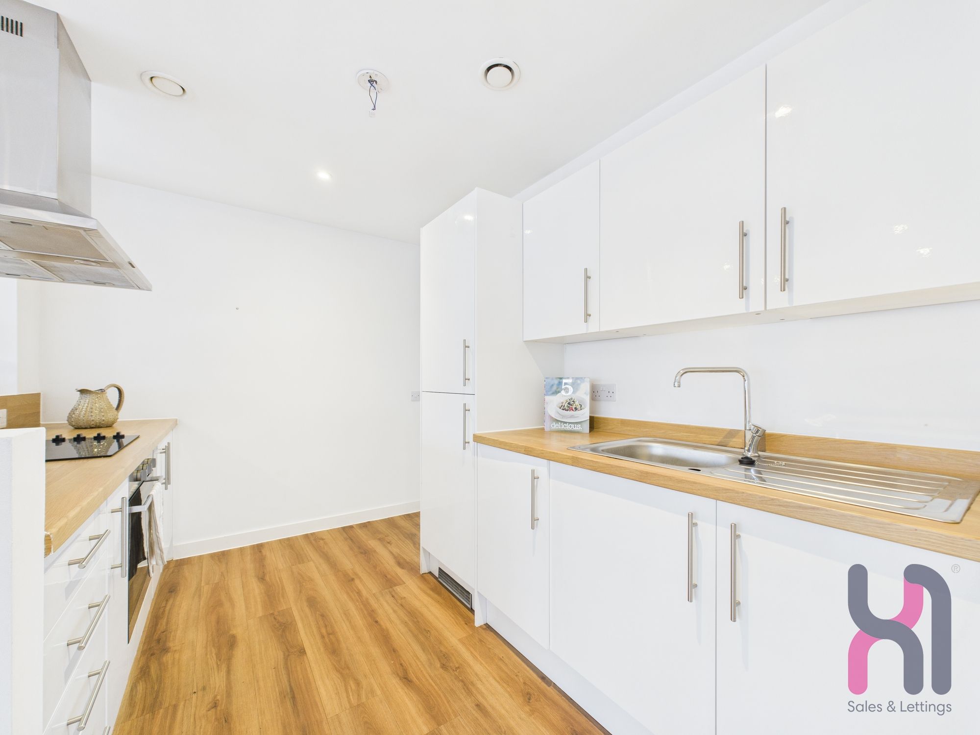 Flat Elmira Way in Salford