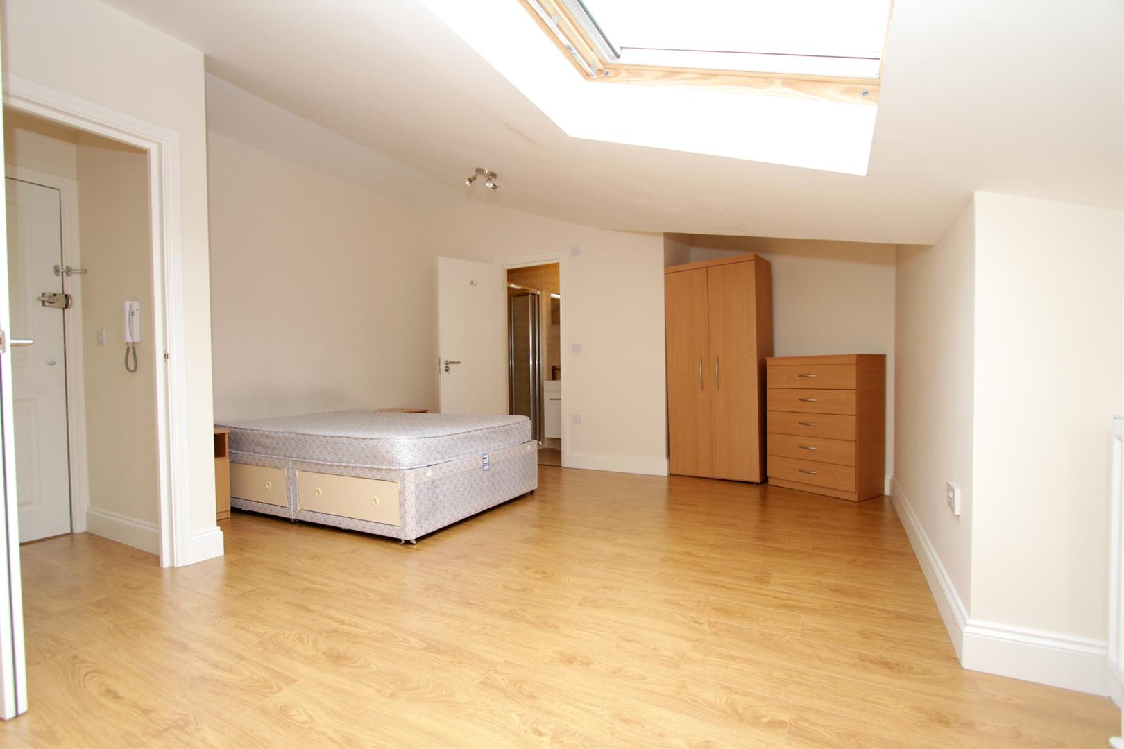 Flat Bunn's Lane in Greater London