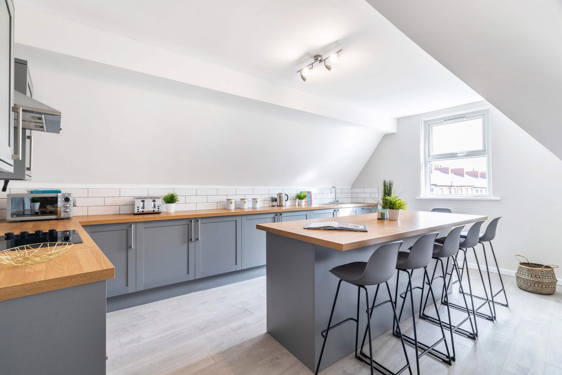 Flat Blenheim Square in Leeds