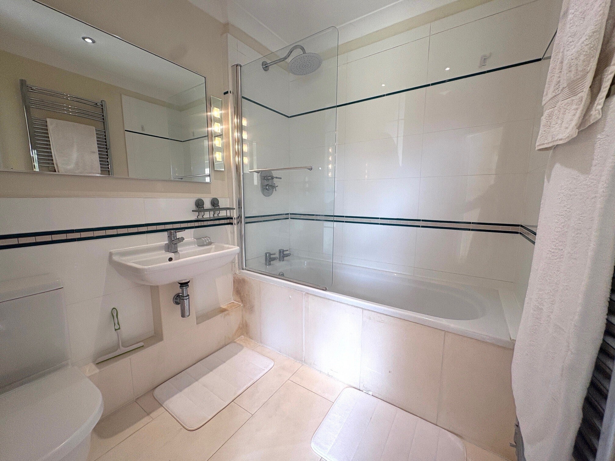 Flat Whitbourne Avenue in Swindon