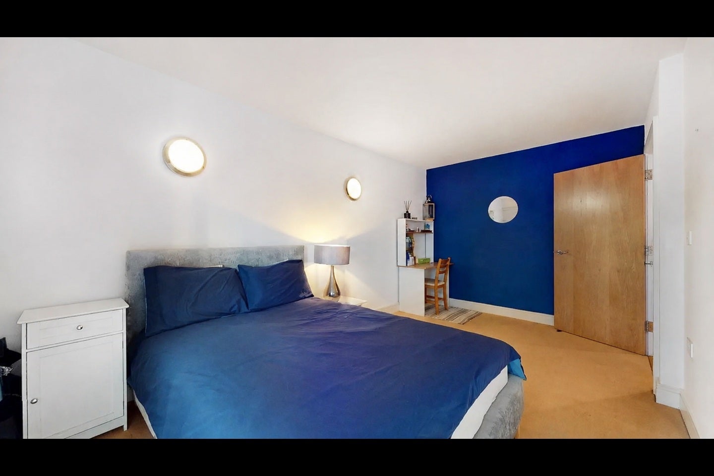 Flat Poplar High Street in Greater London