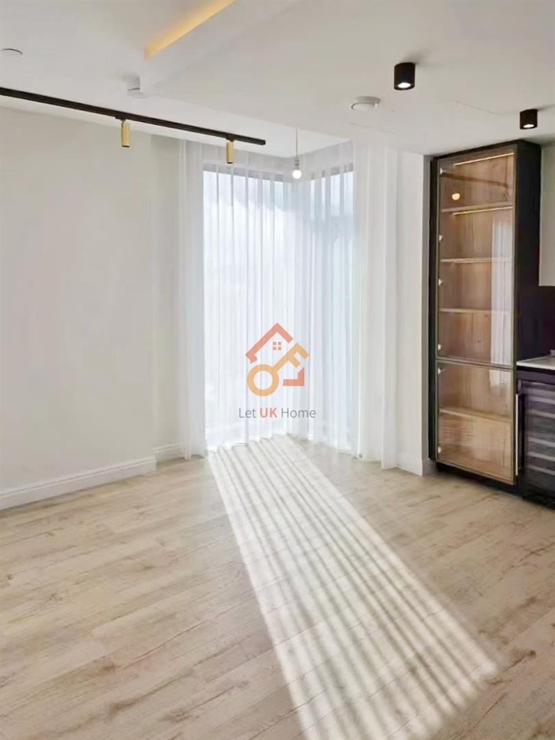 Flat Dingley Road in Greater London