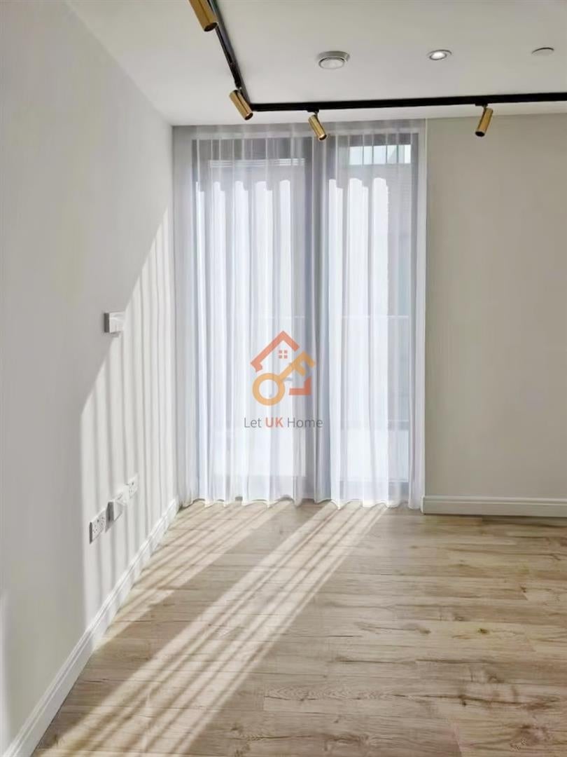 Flat Dingley Road in Greater London