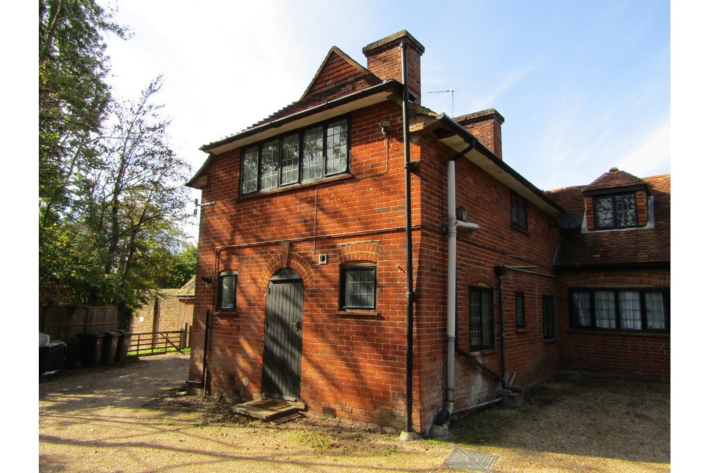 House Woking Road in Worplesdon