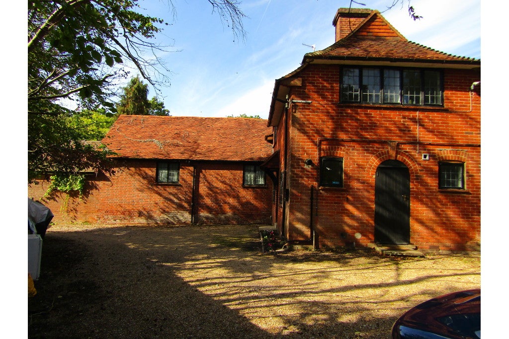 House Woking Road in Worplesdon