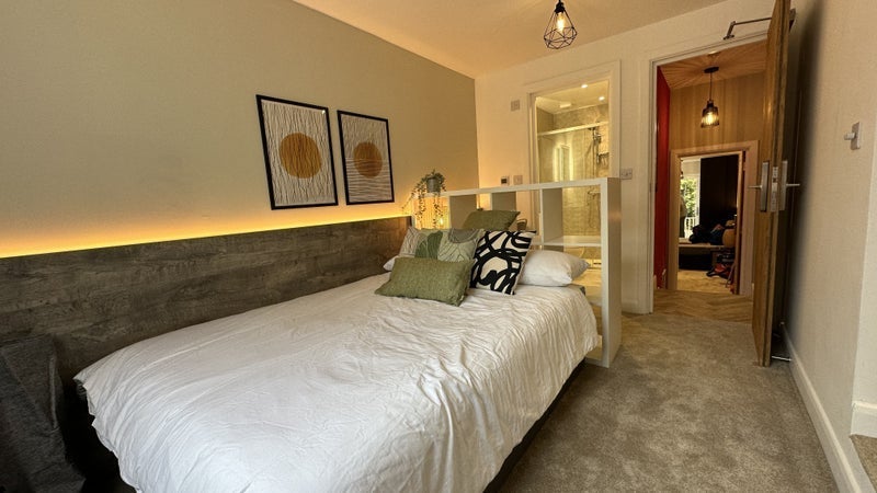 Room Ridgeway Drive in Greater London