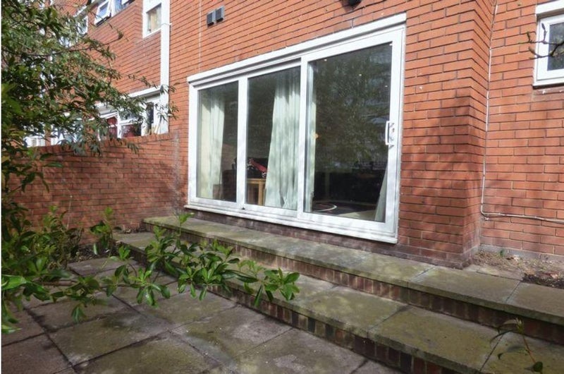 Room Moss House Close in Birmingham