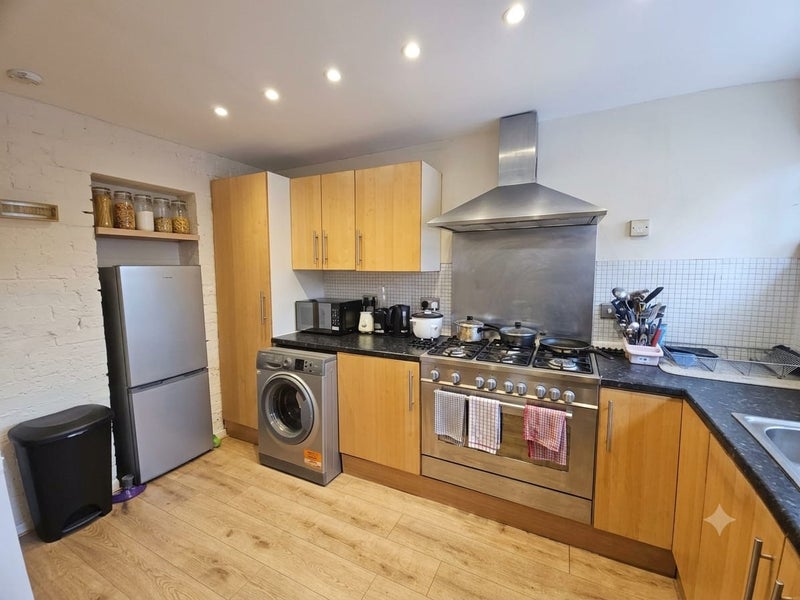 Room Moss House Close in Birmingham