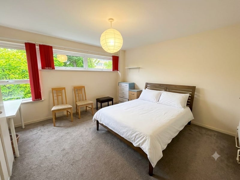 Room Moss House Close in Birmingham