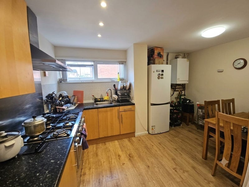 Room Moss House Close in Birmingham