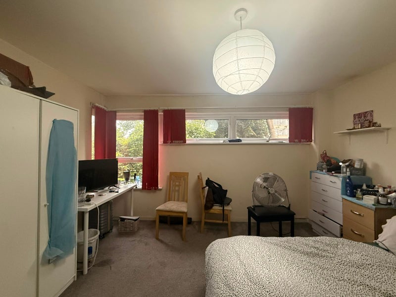 Room Moss House Close in Birmingham