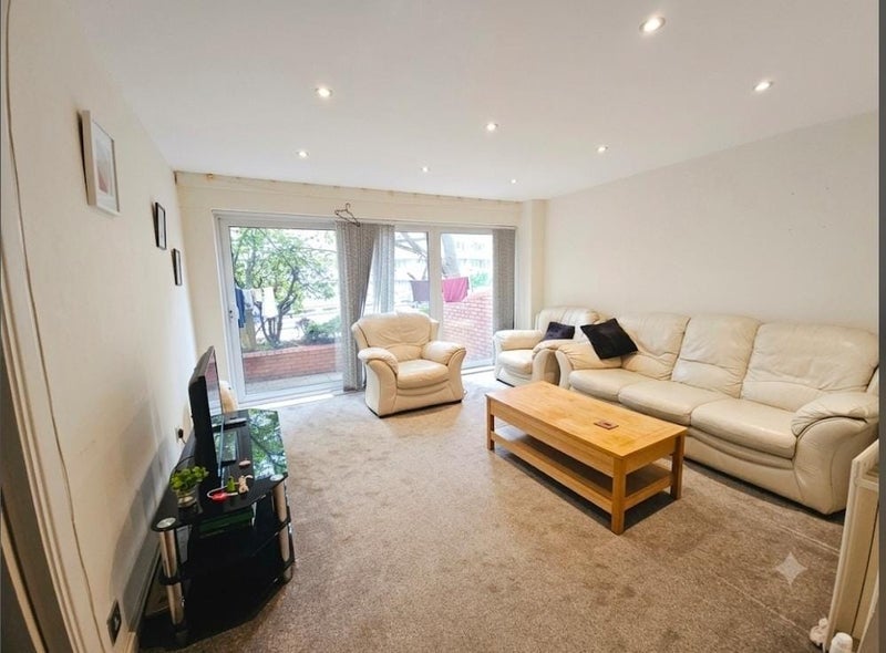 Room Moss House Close in Birmingham
