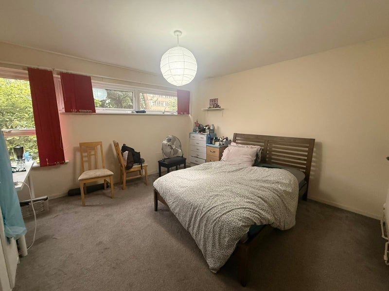 Room Moss House Close in Birmingham