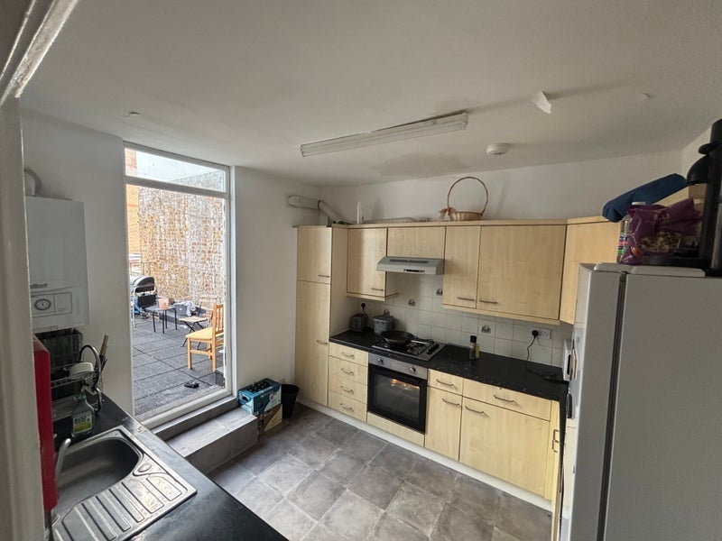 Room City Road in Greater London