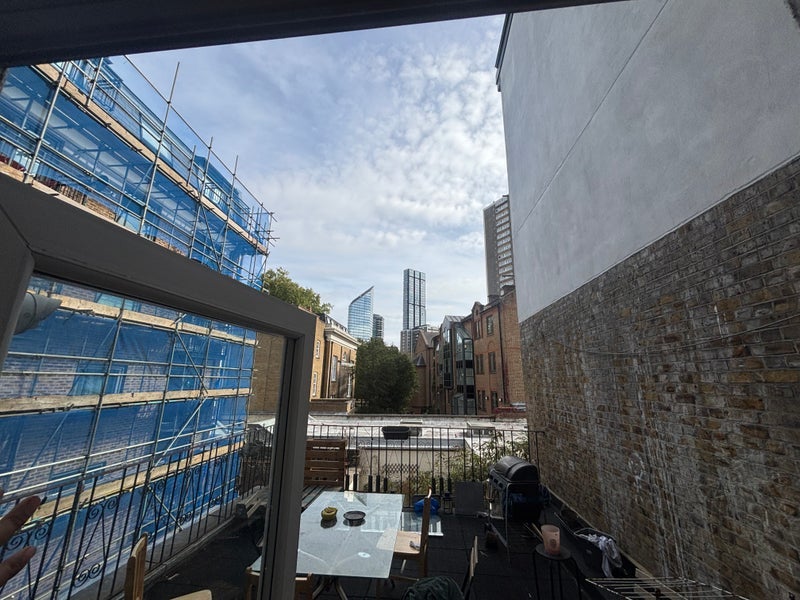 Room City Road in Greater London