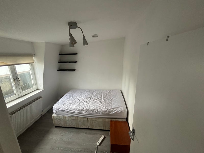 Room City Road in Greater London