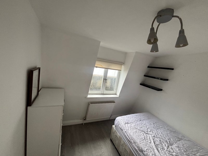 Room City Road in Greater London