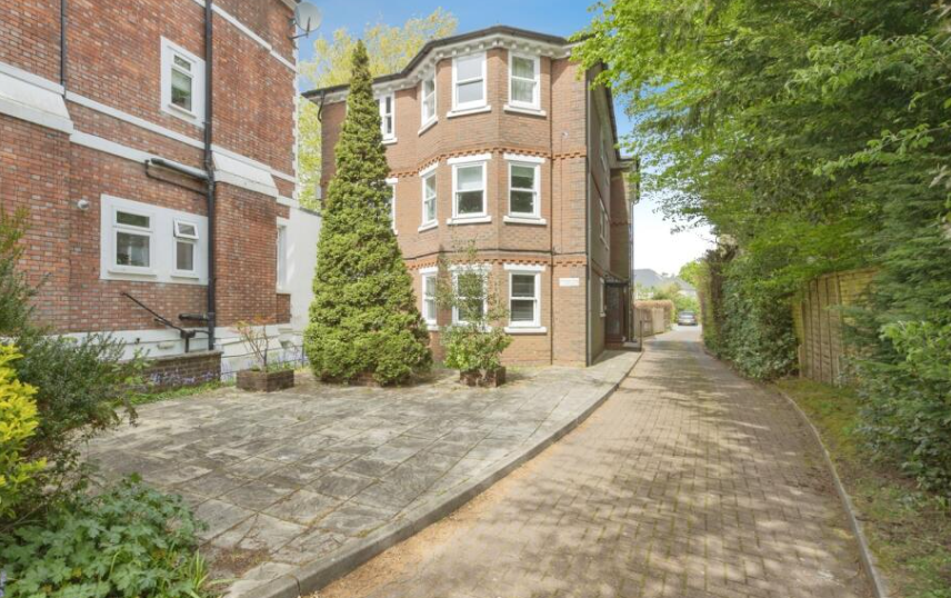 Flat Lansdowne Road in Tunbridge Wells
