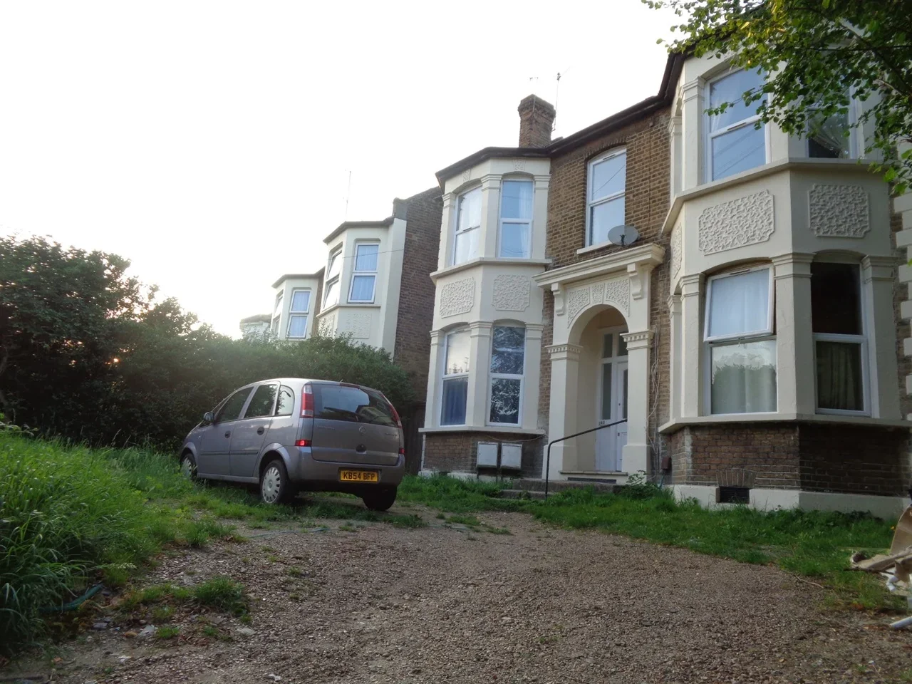 Flat Bulwer Road in Greater London