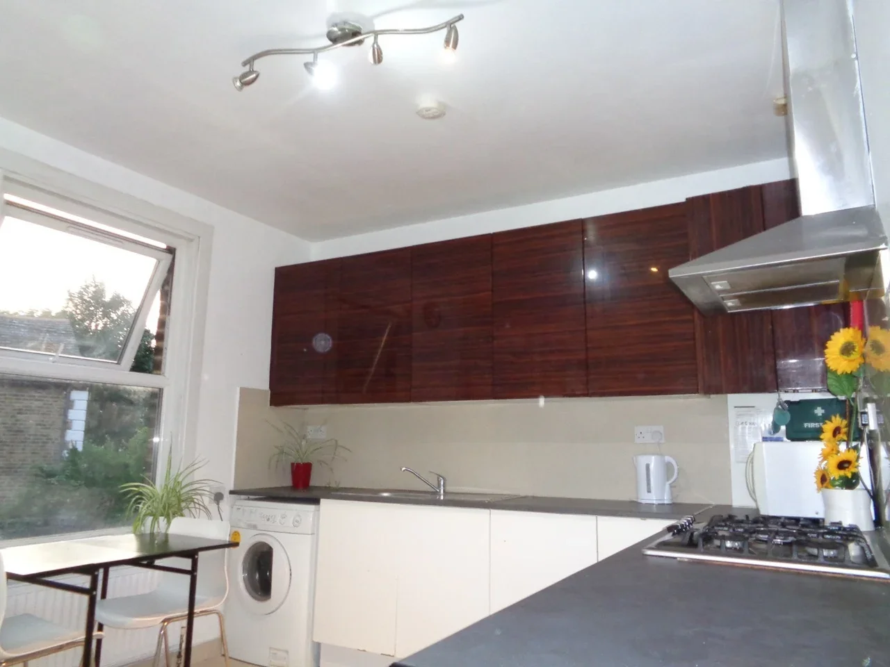 Flat Bulwer Road in Greater London