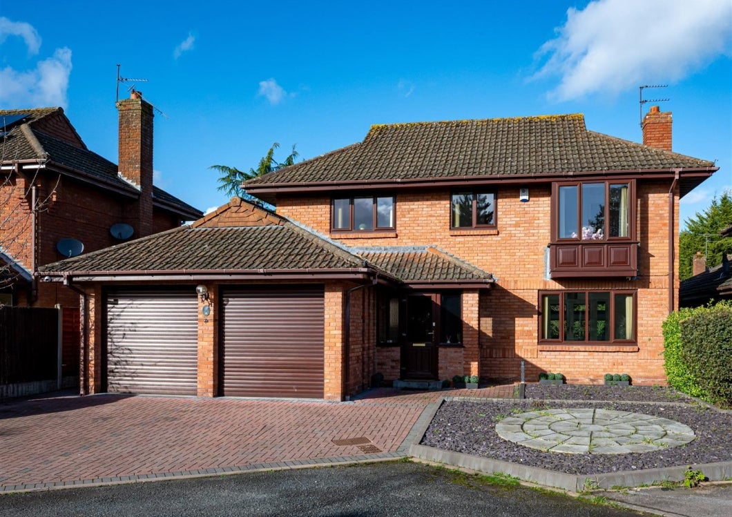House Midhurst Grove in Wolverhampton