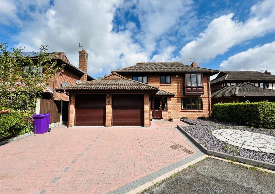 House Midhurst Grove in Wolverhampton