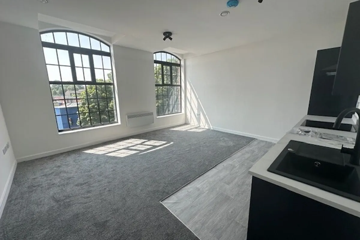 Flat Huxley Close in Derby