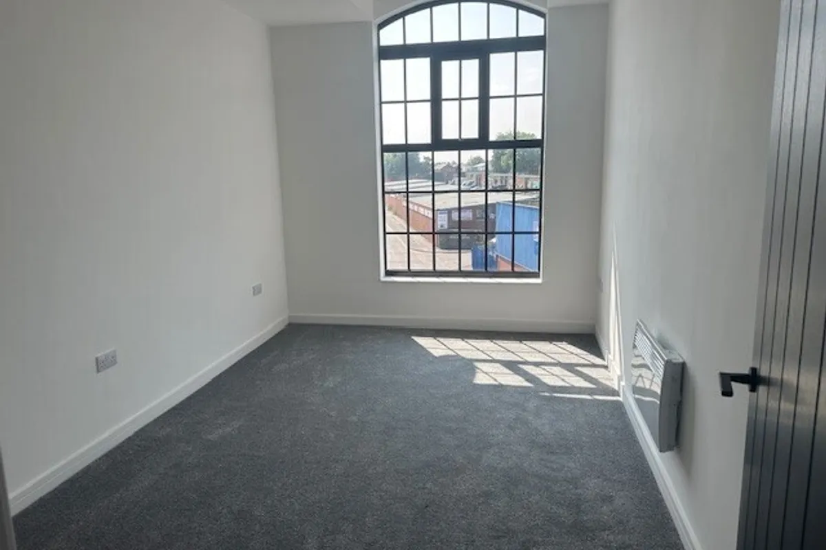 Flat Huxley Close in Derby