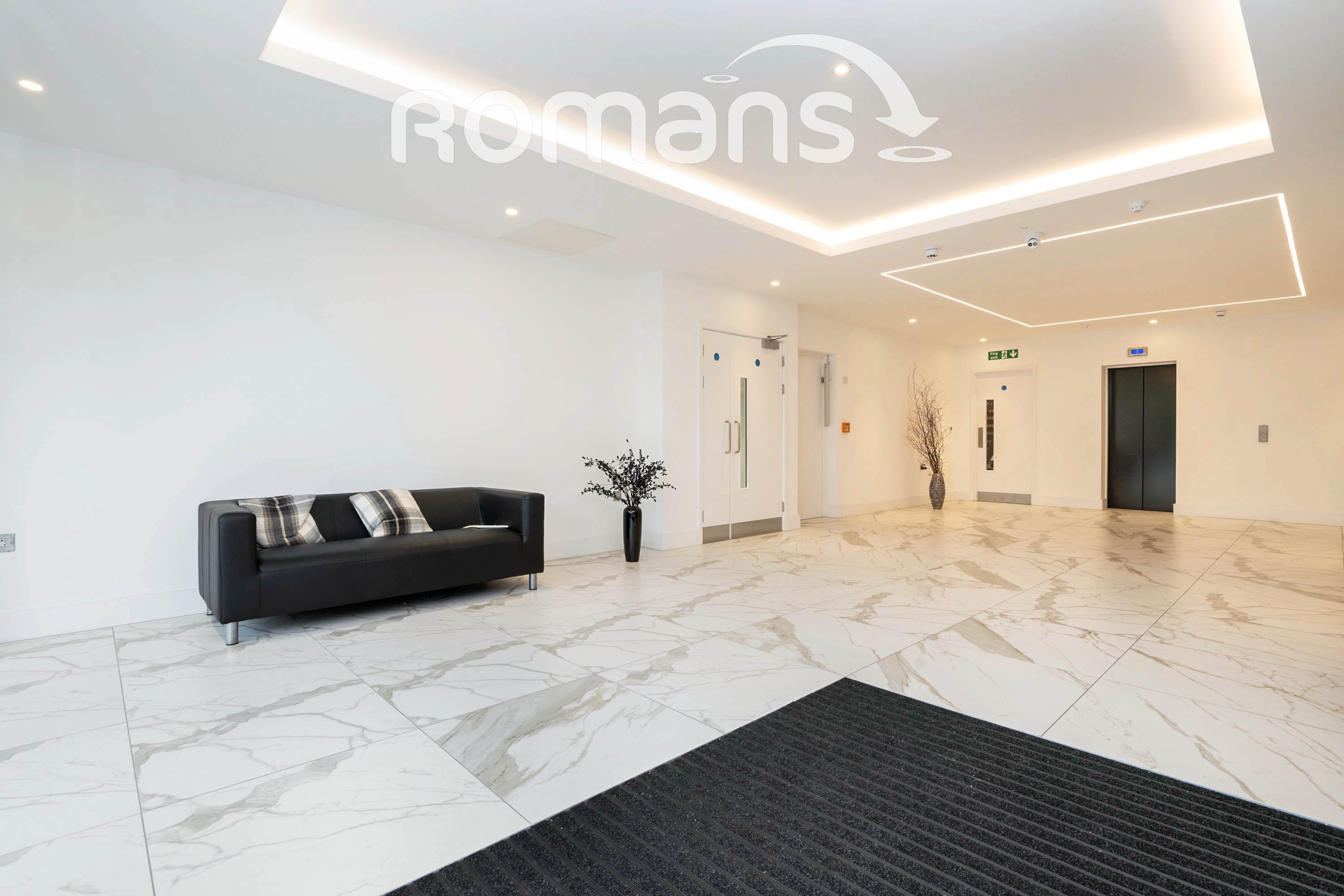 Flat Lyon Way in Camberley