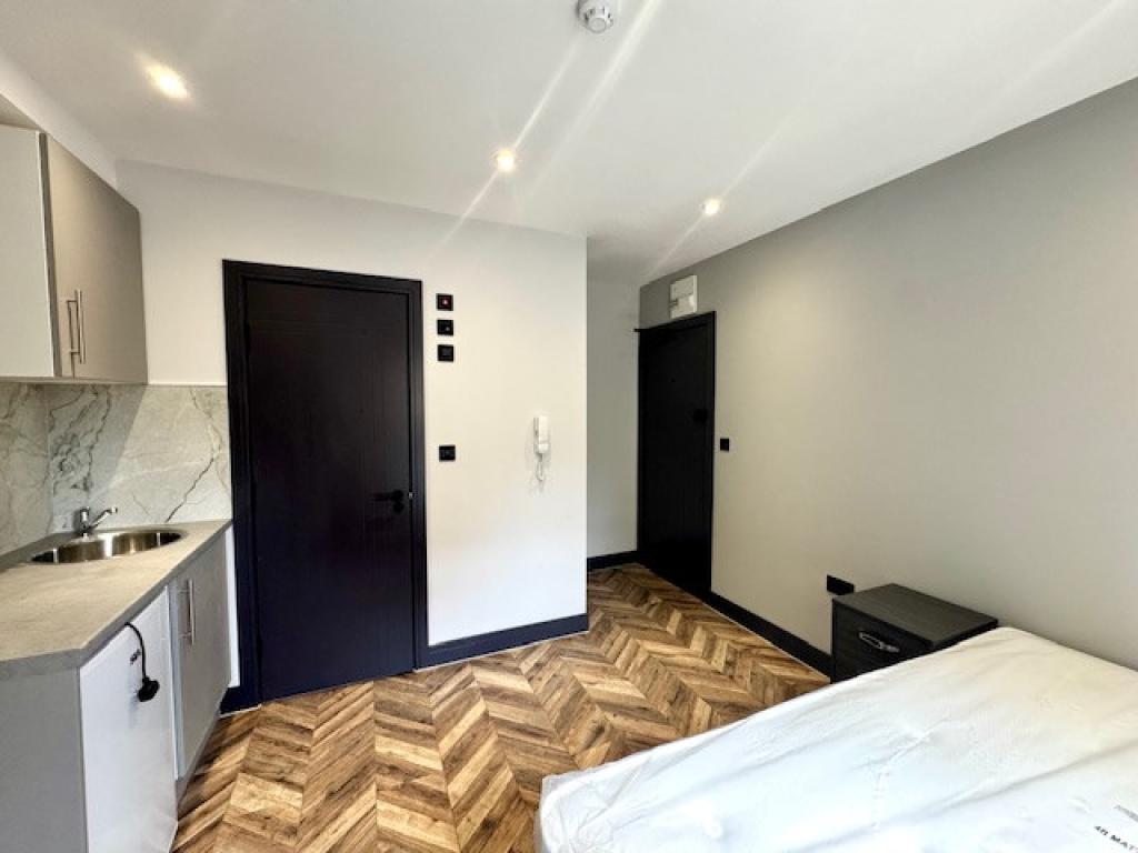 Room Newington Green Road in Greater London