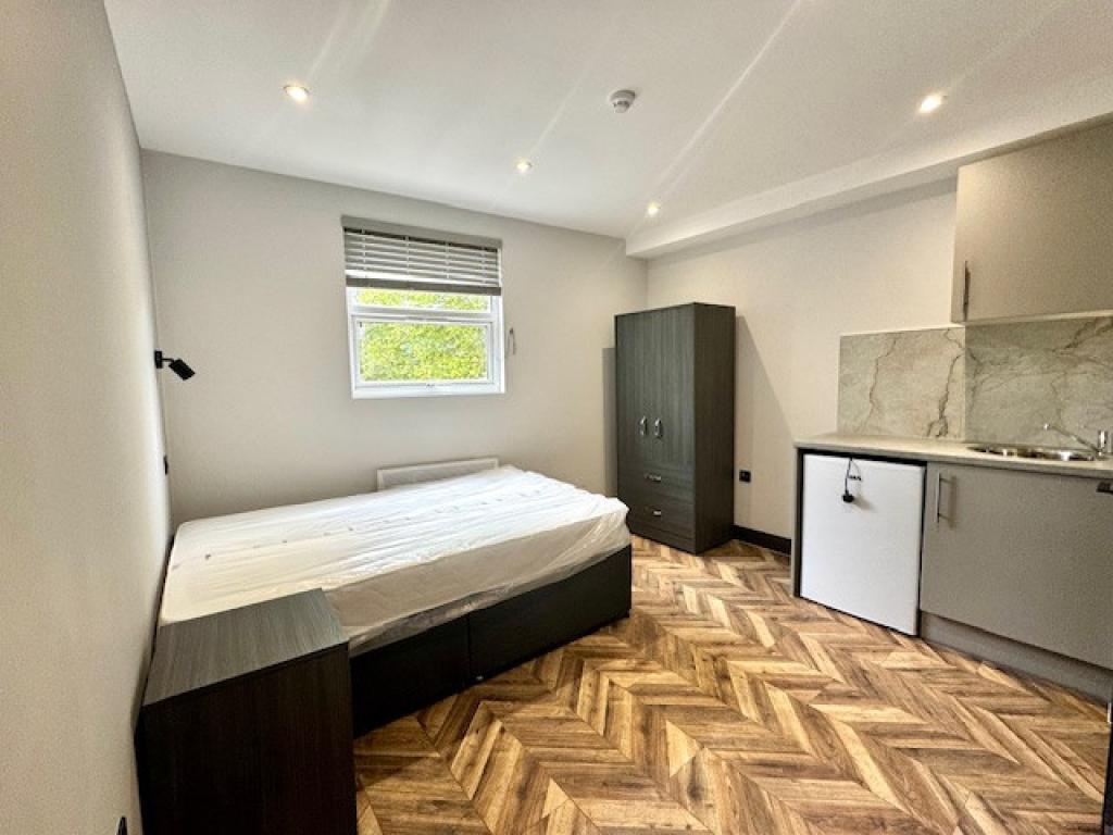 Room Newington Green Road in Greater London