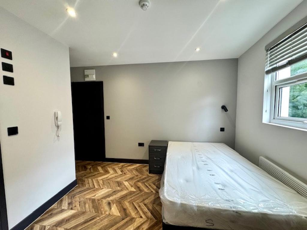 Room Newington Green Road in Greater London