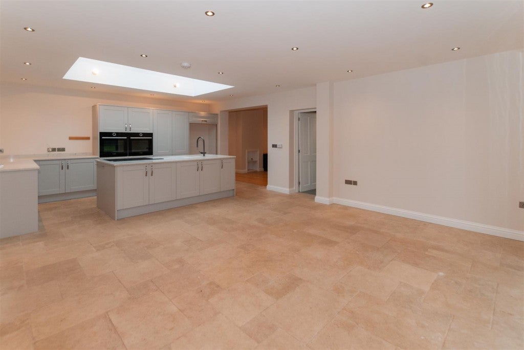 House Court Drive in Tewkesbury