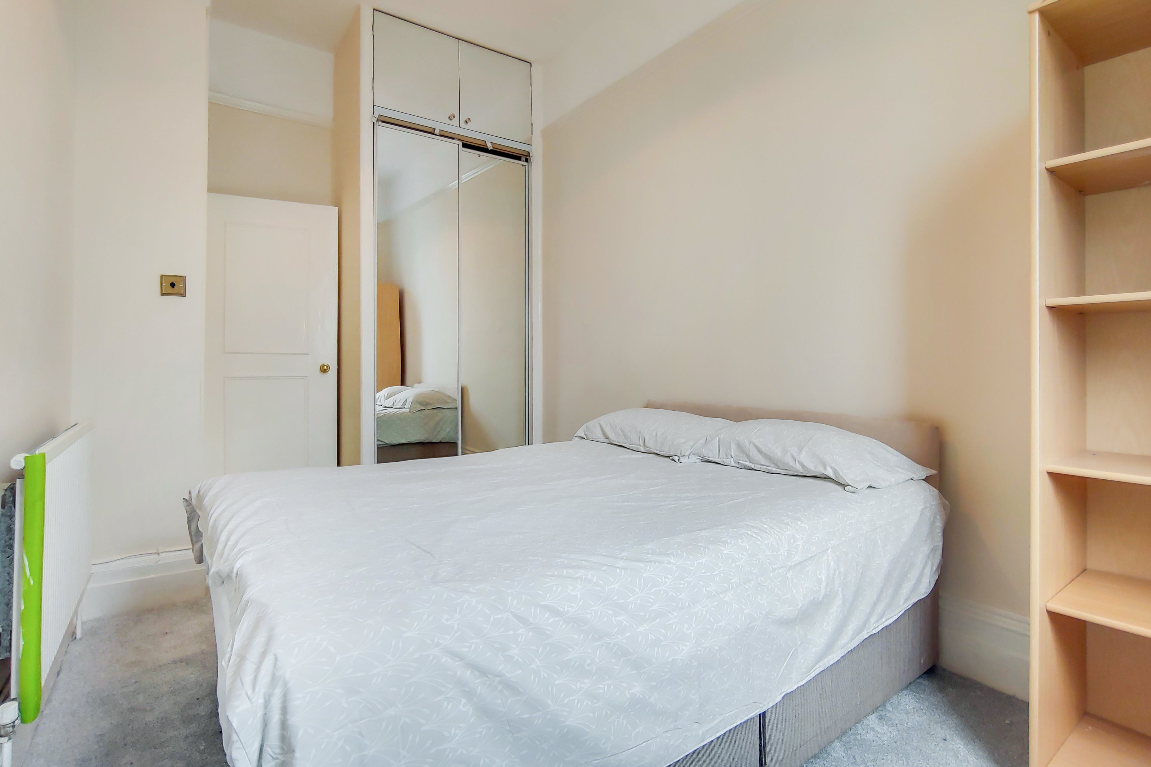 Flat Finborough Road in Greater London