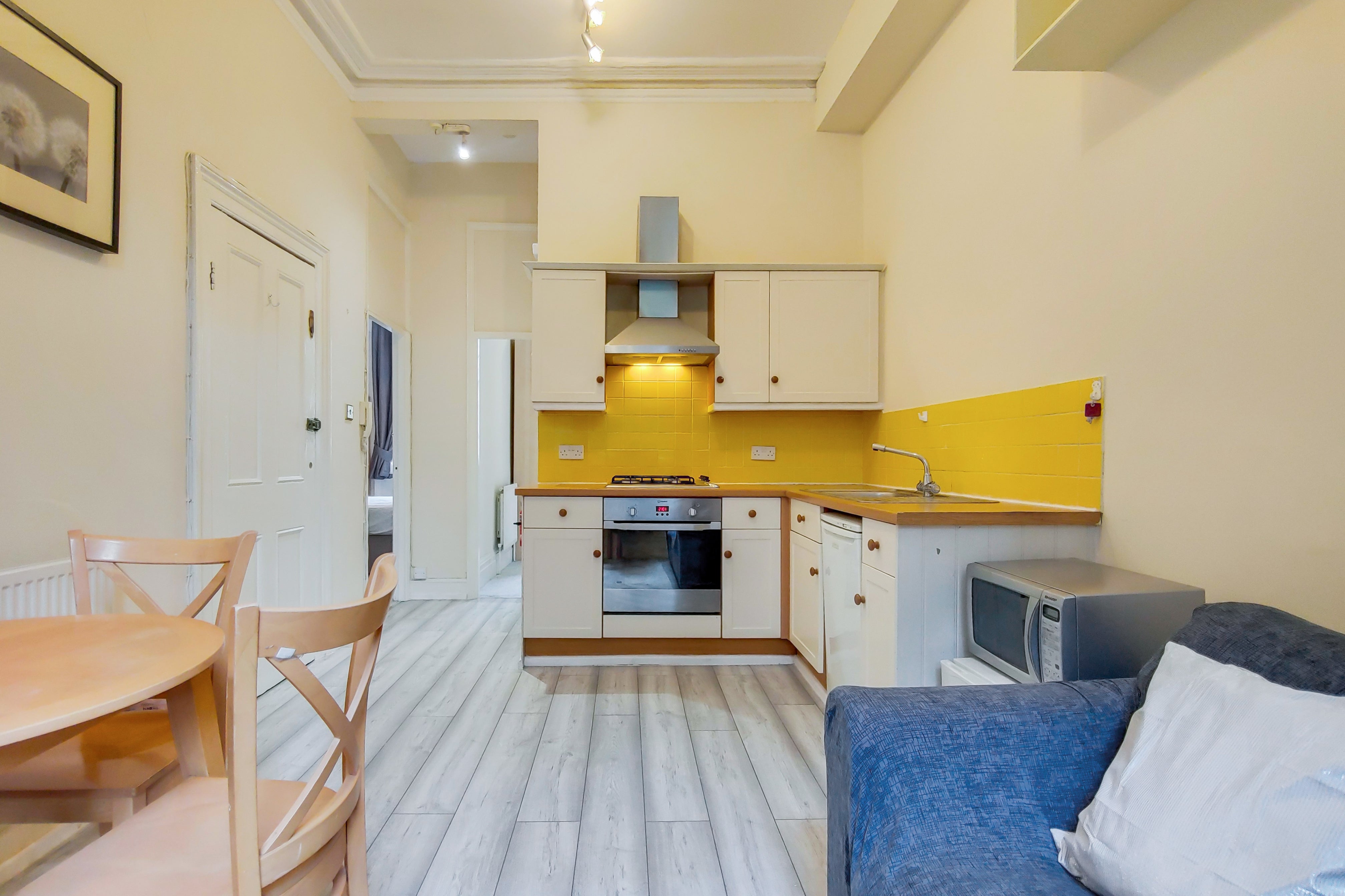 Flat Finborough Road in Greater London