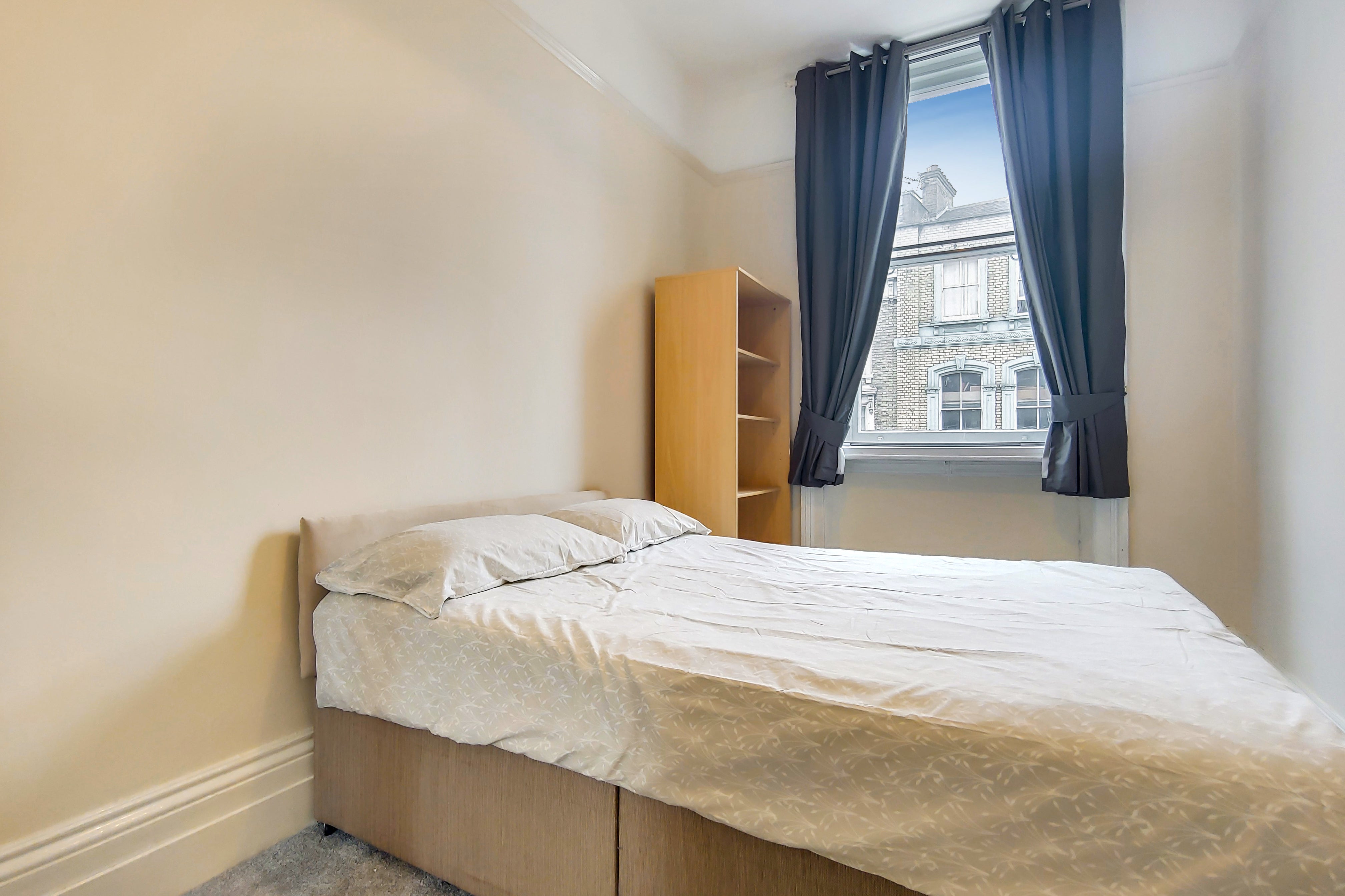 Flat Finborough Road in Greater London