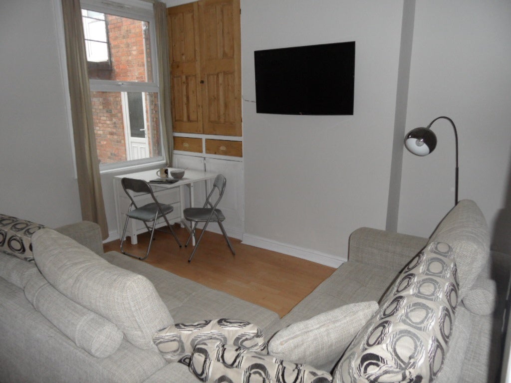 Room Ratcliffe Road in Charnwood