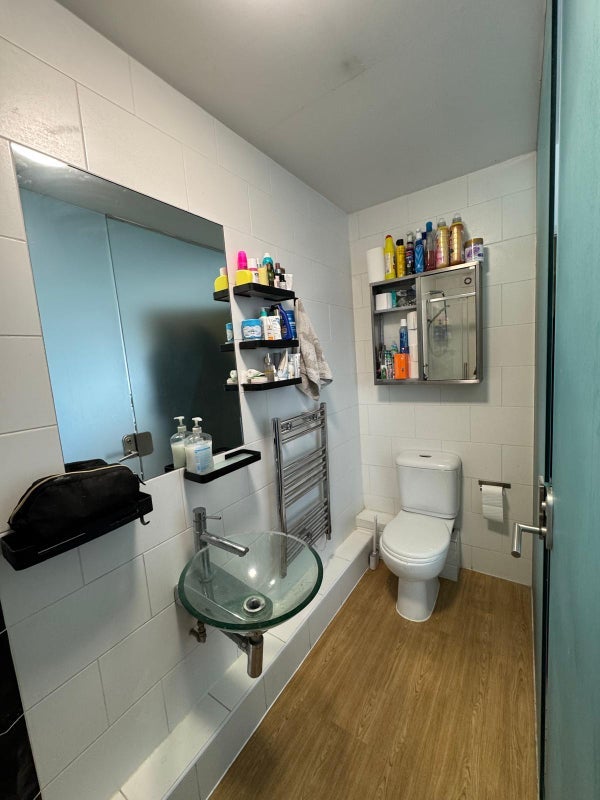 Room Mowlem Street in Greater London