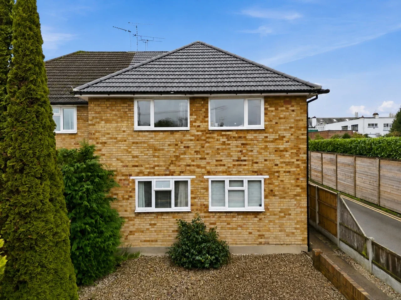 Flat Hunter Avenue in Brentwood