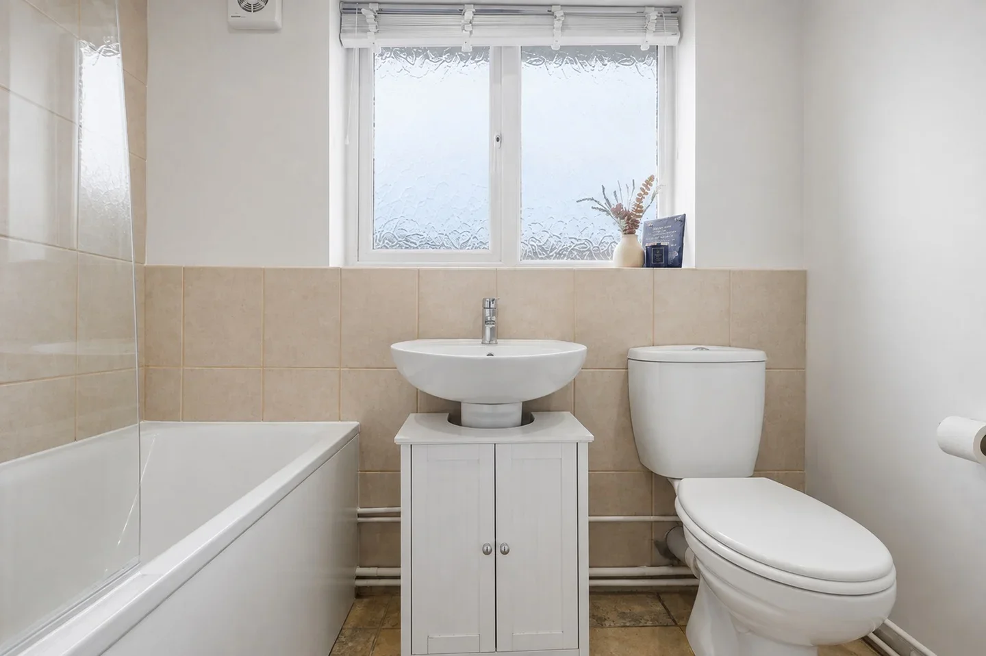 Flat Hunter Avenue in Brentwood