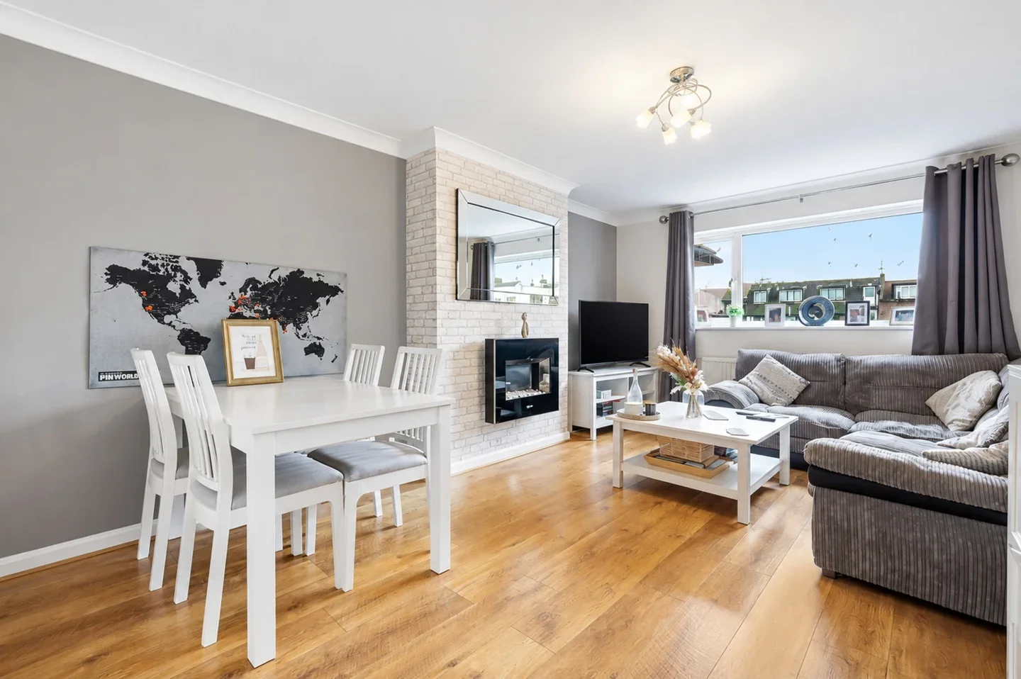 Flat Hunter Avenue in Brentwood