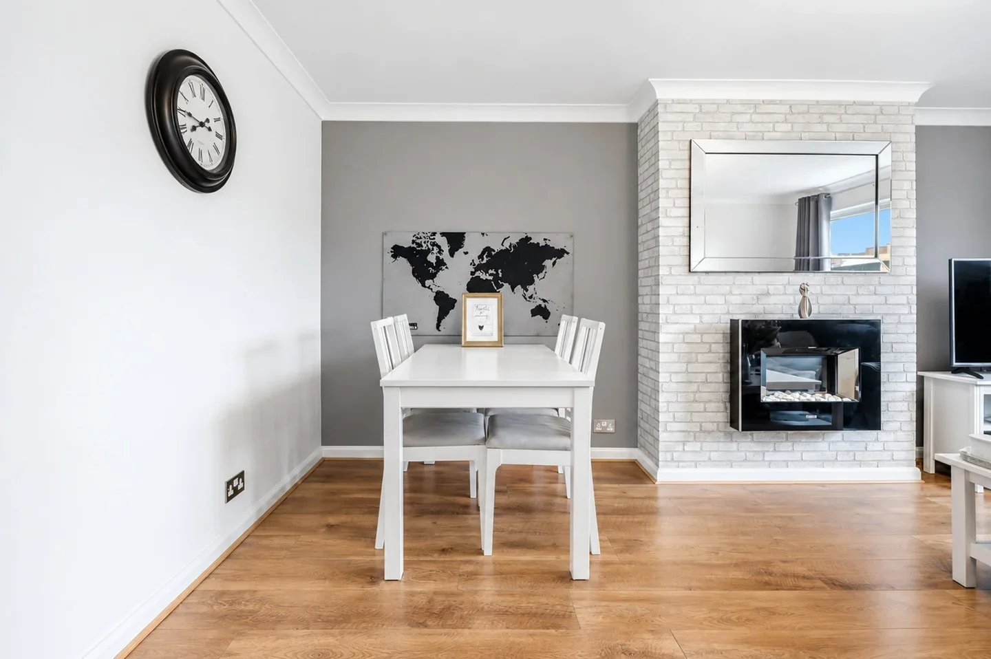 Flat Hunter Avenue in Brentwood