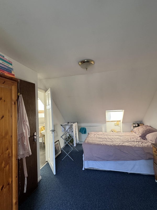Room Hanley Road in Greater London